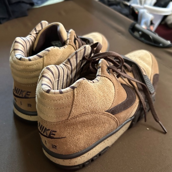 Nike shoes - Picture 2 of 2